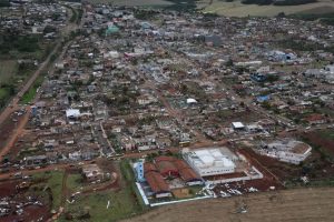 Vista aérea de Rio Bonito do Iguaçu (PR), onde um tornado devastou grande parte da área urbana nesta sexta-feira, 7 | Foto: Reprodução/Twitter/X