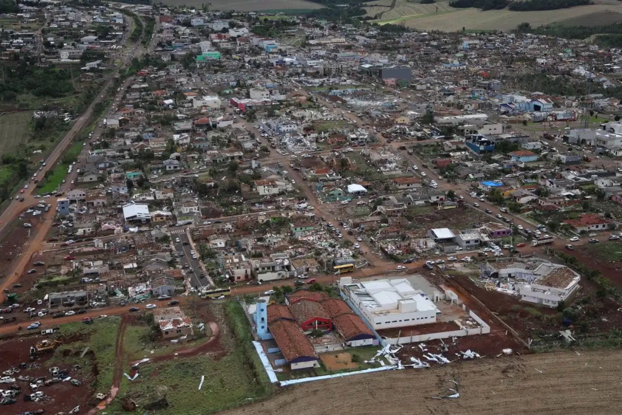 Vista aérea de Rio Bonito do Iguaçu (PR), onde um tornado devastou grande parte da área urbana nesta sexta-feira, 7 | Foto: Reprodução/Twitter/X