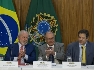 Lula, Alckmin e Haddad: Brasil é favorecido pela alta inflacionária nos EUA governo Lula