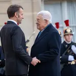 O presidente francês, Emmanuel Macron, e presidente da Palestina, Mahmoud Abbas