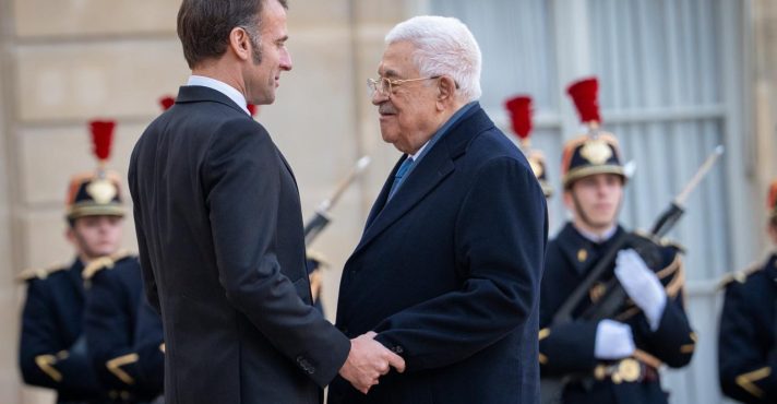 O presidente francês, Emmanuel Macron, e presidente da Palestina, Mahmoud Abbas
