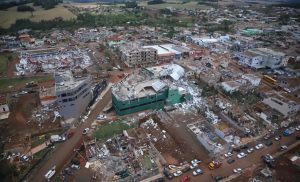 Tornado em Rio Bonito do Iguaçu destruiu quase 90% da cidade