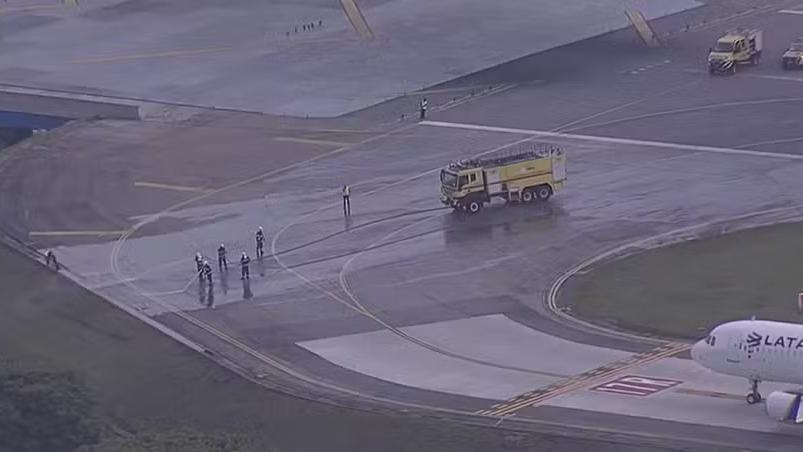 Pista do Aeroporto de Congonhas com óleo