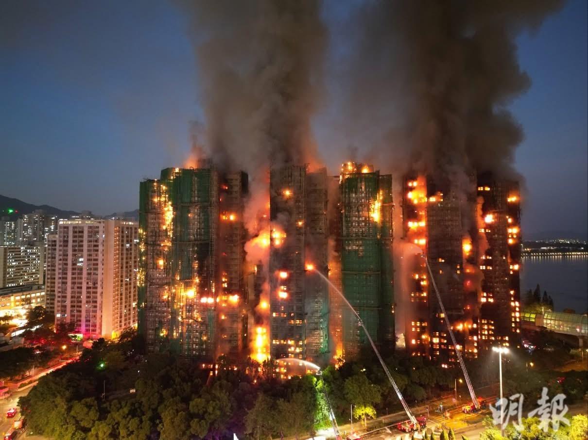 Incêndio em complexo de prédios residenciais públicos em Hong Kong causou ao menos 83 mortes