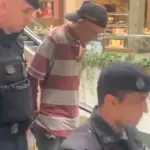 Imagem mostra o momento em que o atirador é detido pela polícia em shopping de João Pessoa | Foto: Reprodução/Redes sociais