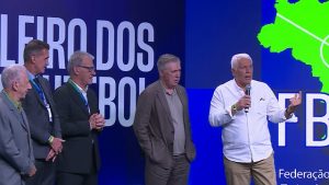Leão ex-técnico sobre alfa a respeito de treinadores estrangeiros