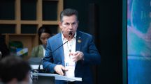 Mauro Mendes, governador de Mato Grosso, durante reunião do Consórcio da Amazônia Legal na COP30 | Foto: Divulgação/Secom
