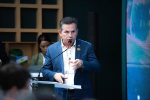 Mauro Mendes, governador de Mato Grosso, durante reunião do Consórcio da Amazônia Legal na COP30 | Foto: Divulgação/Secom