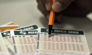 Concurso 2943 da Mega-Sena: quase R$ 15 milhões em prêmios | Foto: Marcello Casal Jr./Agência Brasil