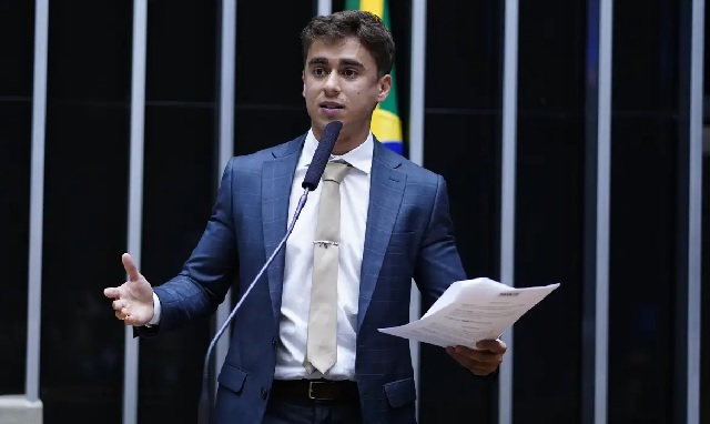 Deputado Nikolas Ferreira visita Jair Bolsonaro