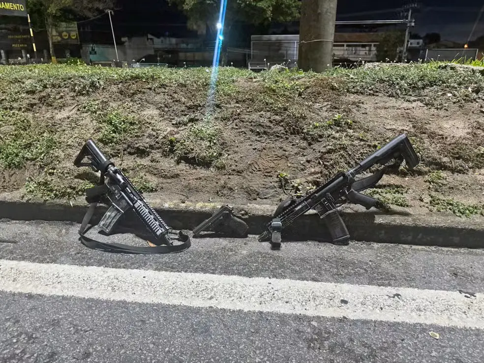 Polícia apreendeu armas durante a operação no RJ