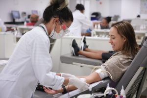 Jovem faz doação em unidade da Fundação Pró-Sangue, em São Paulo | Foto: Divulgação/Agência SP