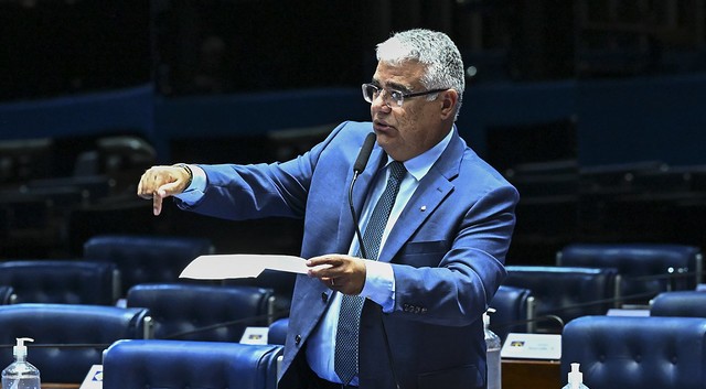 Senador Eduardo Girão recolheu as assinaturas para a instalação da CPI do Banco Master | Foto: Jefferson Rudy/Agência Senado