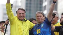 Jair Bolsonaro (PL) e Tarcísio de Freitas (Republicanos), em ato na Avenida Paulista - 6/4/2025 | Foto: Tiago Queiroz/Estadão Conteúdo