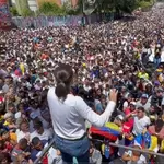 María Corina Machado durante mobilização em favor da democracia na Venezuela | Foto: Reprodução/X