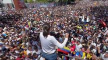 María Corina Machado durante mobilização em favor da democracia na Venezuela | Foto: Reprodução/X