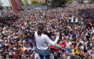María Corina Machado durante mobilização em favor da democracia na Venezuela | Foto: Reprodução/X