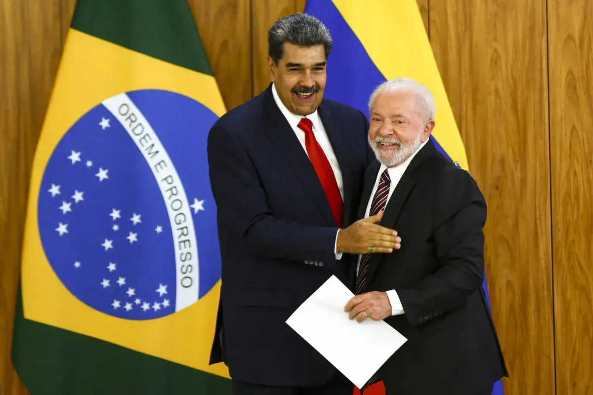 O ditador da Venezuela, Nicolás Maduro, em encontro com Lula da Silva, seu aliado | Foto: Marcello Casal Jr/Agência Brasil