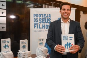 Autoridades do RJ lançam livro sobre combate à violência contra crianças e adolescentes