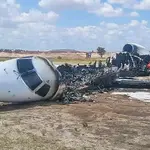 Os 20 ocupantes conseguiram deixar a aeronave, um modelo ERJ-145, antes de as chamas consumirem a fuselagem | Foto: Reprodução/Redes sociais
