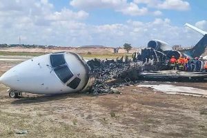 Os 20 ocupantes conseguiram deixar a aeronave, um modelo ERJ-145, antes de as chamas consumirem a fuselagem | Foto: Reprodução/Redes sociais