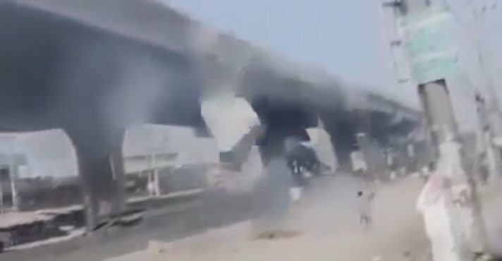 Vídeo mostra momento em que parte de ponta desaba durante terremoto em Bangladesh - 21/11/2025 | Foto: Reprodução/X