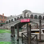 Canal de Veneza depois de 'protesto' de militantes climáticos | Foto: Reprodução/Redes sociais