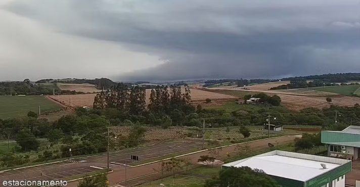 Tempo fechou antes da chegada de um tornado no Paraná | Foto: Reprodução
