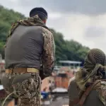 dupla do bope em favela do rio de janeiro