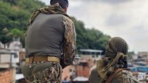 dupla do bope em favela do rio de janeiro