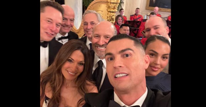 Cristiano Ronaldo posa para foto em evento na Casa Branca