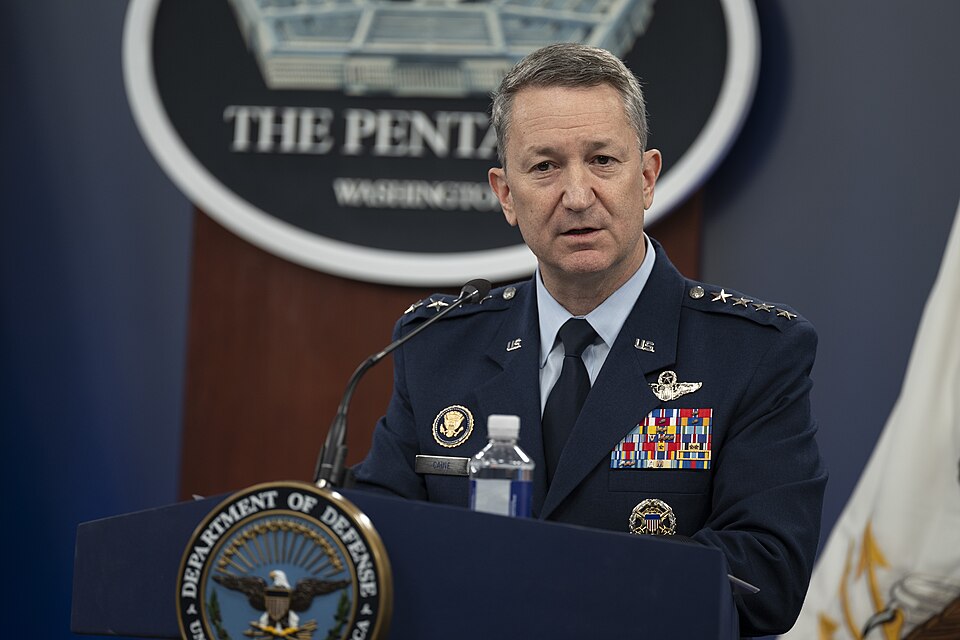 Chefe militar dos EUA vai à Venezuela discutir plano de Trump
