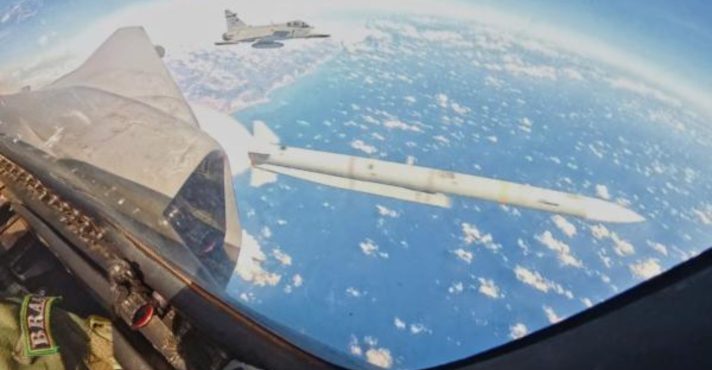 Míssel do Gripen foi disparado contra drone na costa do Rio Grande do Norte | Foto: Sargentos Frutuoso DCTA e Müller Marin/ CECOMSAER