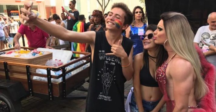 TJ-PR suspende lei que proibia crianças em paradas gay
