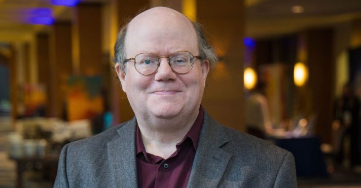 Criador da Wikipédia, Larry Sanger questiona: 'Até onde a esquerda irá na tentativa de refazer o mundo como deseja?' | Foto: Ahslee Best/Discovery Institute
