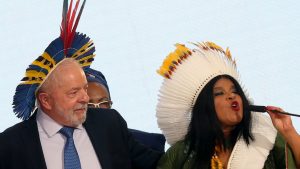 O presidente Luiz Inácio Lula da Silva, participa da cerimônia de posse da ministra dos Povos Indígenas, Sonia Guajajara | Foto: Valter Campanato/Agência Brasil