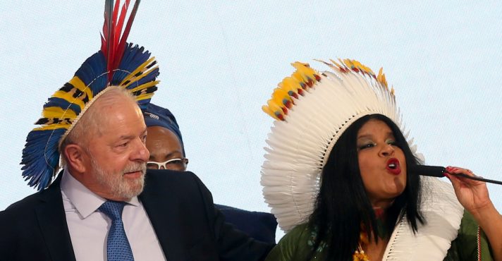 O presidente Luiz Inácio Lula da Silva, participa da cerimônia de posse da ministra dos Povos Indígenas, Sonia Guajajara | Foto: Valter Campanato/Agência Brasil