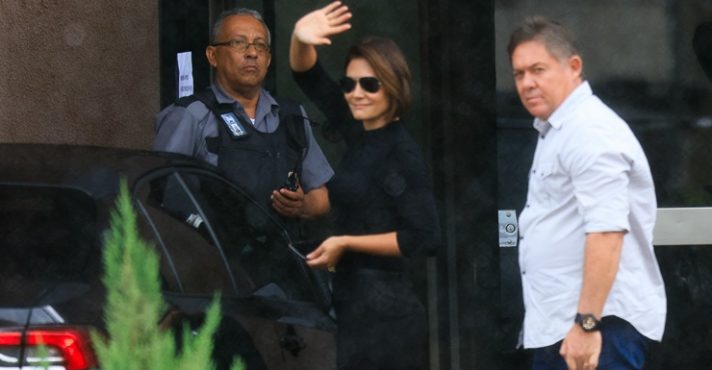Michelle Bolsonaro visita ex-presidente, preso em Brasília