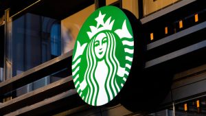 Mesmo depois de fazer uma campanha woke, o Starbucks é criticado pela esquerda | Foto: Divulgação/Starbucks