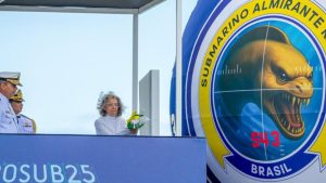 A madrinha do Submarino, ministra Cármen Lúcia, durante o batismo | Foto: Primeiro-sargento Walney