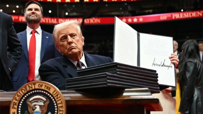 Trump assina ordem executiva em janeiro/2025, e reconhece apenas dois gêneros | Foto: Divulgação
