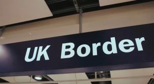 Governo do Reino Unido pretende restringir entrada de imigrantes ilegais | Foto: Reprodução/X