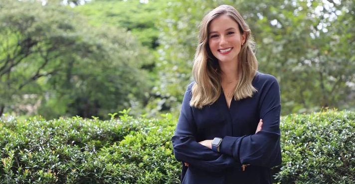 Luana Lopes Lara, ex-bailarina e formada pelo MIT, tornou-se sócia da Kalshi, plataforma de apostas avaliada em US$ 11 bilhões | Foto: Reprodução/Redes sociais - Forbes