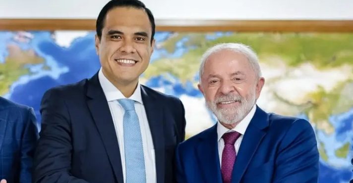 À esquerda, Gustavo Feliciano; à direita, Luiz Inácio Lula da Silva