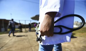 Sob pressão, médicos desistem dos programas de residência, diz jornal | Foto: Marcelo Camargo/Agência Brasil; Enamed