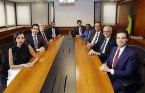 Reunião entre membros do Comitê de Política Monetária: segunda maior taxa real do mundo | Foto: Divulgação/Banco Central