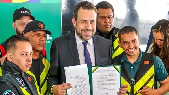 Guilherme Boulos em evento com associações: questionamento sindical | Foto: Reprodução/X
