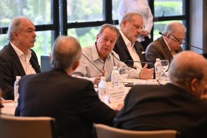 O presidente da CNI, Ricardo Alban (centro): medida ignora desafios estruturais da economia | Foto: Divulgação/CNI