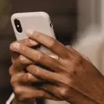 A Meta informou que enviará notificações aos usuários impactados diretamente no WhatsApp | Foto: Reprodução/Freepik