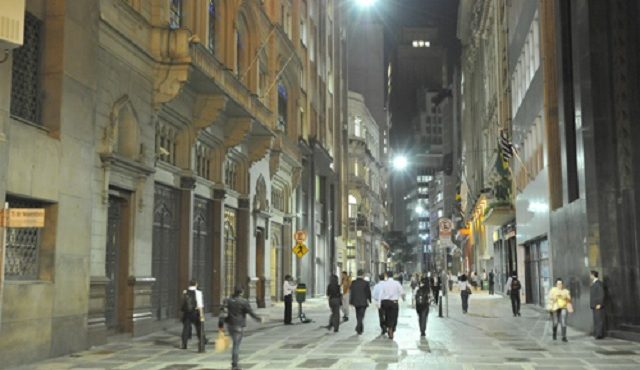 Centro da cidade de São Paulo Rua XV de Novembro